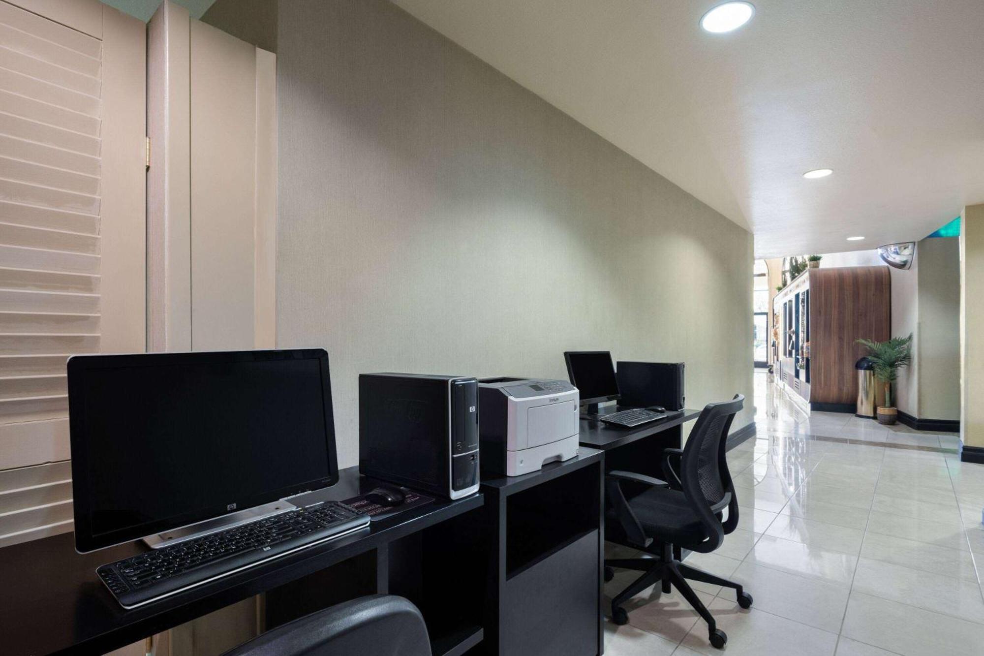 Hotel Marguerite South Anaheim - Garden Grove, Trademark Collection By Wyndham Exterior photo