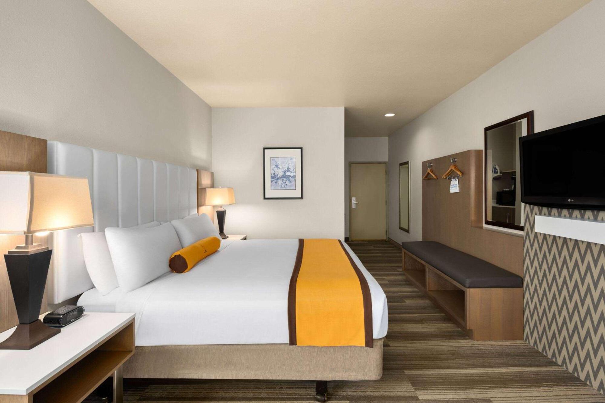 Hotel Marguerite South Anaheim - Garden Grove, Trademark Collection By Wyndham Exterior photo